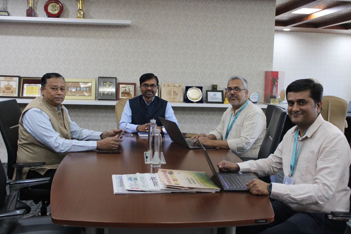 dharwad_iiit's tweet photo. Strengthening collaboration for innovation!
 
IIIT Dharwad met STPI Bengaluru leadership to explore partnerships in research, incubation, startups, skilling &amp; data initiatives. 

A shared vision to drive deep-tech innovation, entrepreneurship &amp; impactful industry–academia growth. https://t.co/px5tA1UpmH