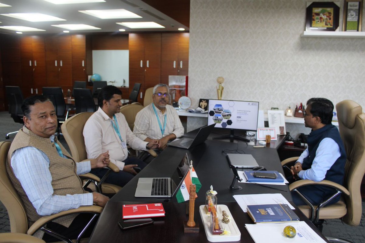 dharwad_iiit's tweet photo. Strengthening collaboration for innovation!
 
IIIT Dharwad met STPI Bengaluru leadership to explore partnerships in research, incubation, startups, skilling &amp; data initiatives. 

A shared vision to drive deep-tech innovation, entrepreneurship &amp; impactful industry–academia growth. https://t.co/px5tA1UpmH