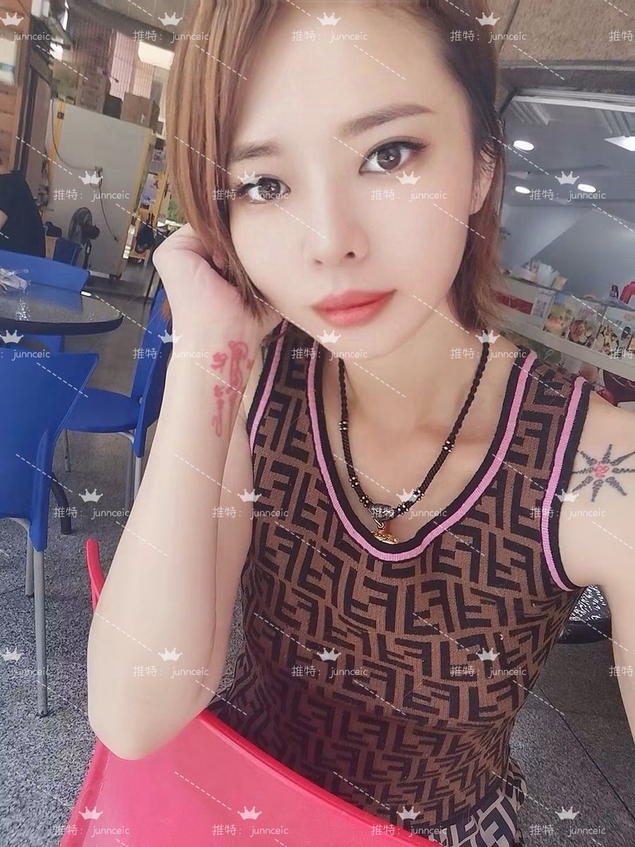 Junnceic's tweet photo. 前幾天外面風很大 我在窗戶旁邊一直等一直等

等看看會不會吹一個帥哥來給我

結果等了一整天也沒有🫩

算了 今天有沒有帥哥直接來讓我看一下的

大叔也可以 我是感覺派的

#高雄姊姊交朋友 https://t.co/MI85o55nPs