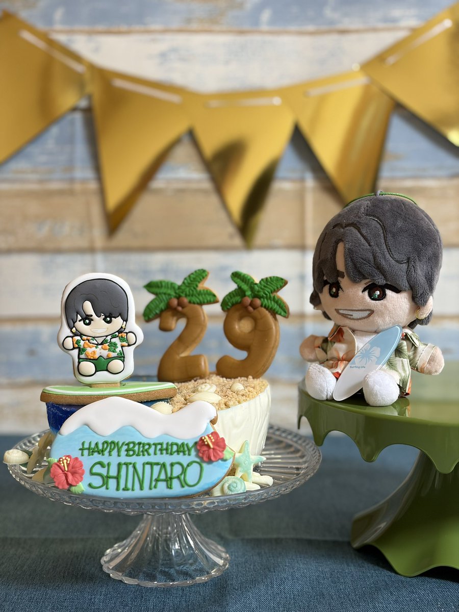 2co2cogo's tweet photo. 森本慎太郎くんお誕生日㊗️ 

SixTONESクッキー作っている
お友達のまよさんが作った
慎太郎くんバースデーケーキが可愛すぎた💚
海似合いすぎる！！

私はパクパクいただいてきました🤤
可愛くて美味しくて楽しくてしあわせな時間 https://t.co/Xew4boauWb