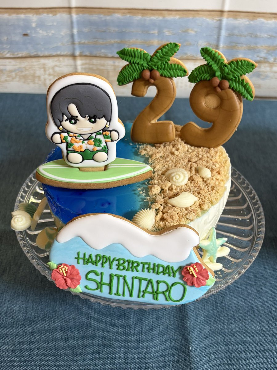 2co2cogo's tweet photo. 森本慎太郎くんお誕生日㊗️ 

SixTONESクッキー作っている
お友達のまよさんが作った
慎太郎くんバースデーケーキが可愛すぎた💚
海似合いすぎる！！

私はパクパクいただいてきました🤤
可愛くて美味しくて楽しくてしあわせな時間 https://t.co/Xew4boauWb