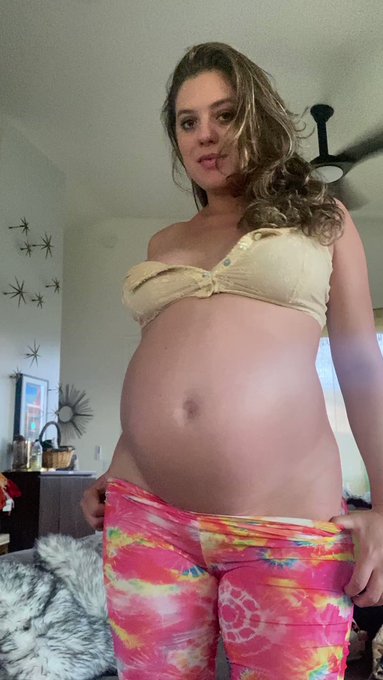 KimCastro294882's tweet photo. Do you find pregnant women attractive?
#pregnant# Sexy https://t.co/9BmEyUgEUO