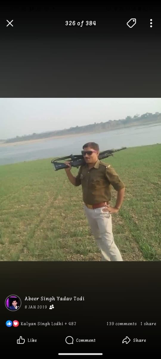 Lok_S18's tweet photo. @kanpurdehatpol @robinhood_yadav @CMOfficeUP @dgpup @myogiadityanath @myogioffice जाँच होनी चाहिए, कि किस डिवाइस और किस लोकेशन से ये सरकार विरोधी पोस्ट हुए हैं, इस व्यक्ति की हथियारों के साथ बहुत सारी फ़ोटो हैं। और सिविल कपड़ो में भी राइफल के साथ फोटो है, क्या UPP सिपाहियों को सिविल कपड़ों में राइफल देती है या इस व्यक्ति ने दुरुपयोग किया है https://t.co/phTuY2AEfW