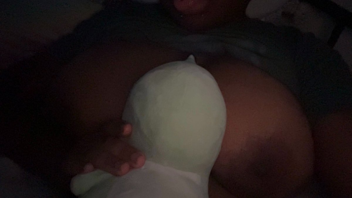 mayormilkies's tweet photo. Would you guys tell me if you got tired of seeing my boobs 😖🫣
#nsfw #nsfwtwtًً #nsfwtwtً #boobs #horny https://t.co/k1zmX0QRPc