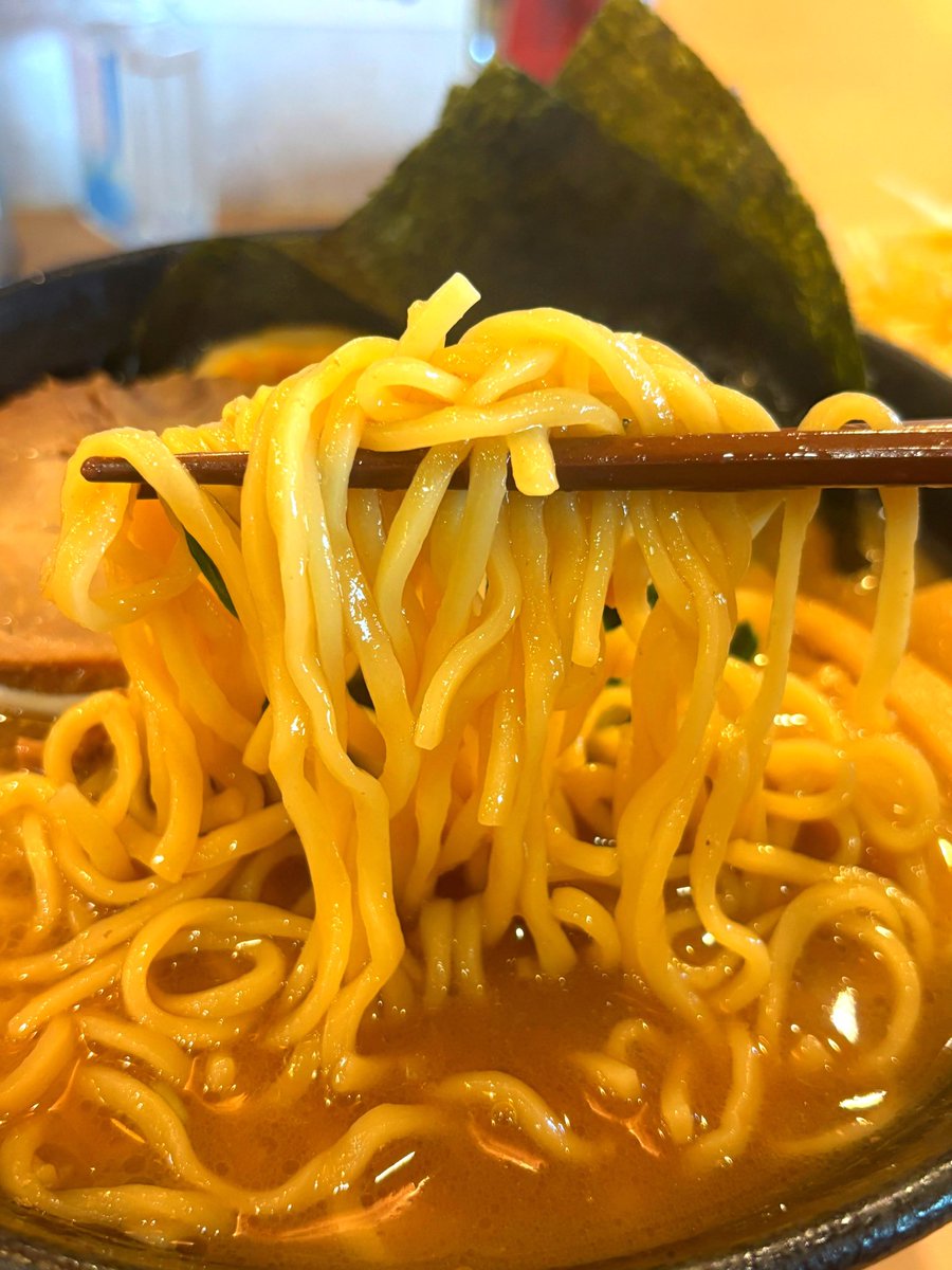 tomwin25246's tweet photo. 今日のランチは念願の麺侍誠さんへ！

5倍ラーメンか迷いましたが
ラーメンも餃子もめちゃ美味🥰

ゴリラステーキの店主さん、まさかまさかのあの方(麺侍誠さんがツイートしたら再ツイートします😎)にもお会いできて楽しいランチになりました✨️

ご馳走様でした✨️

#麺侍誠
#ゴリラステーキ
#桂林 https://t.co/UnPn3TPPEd