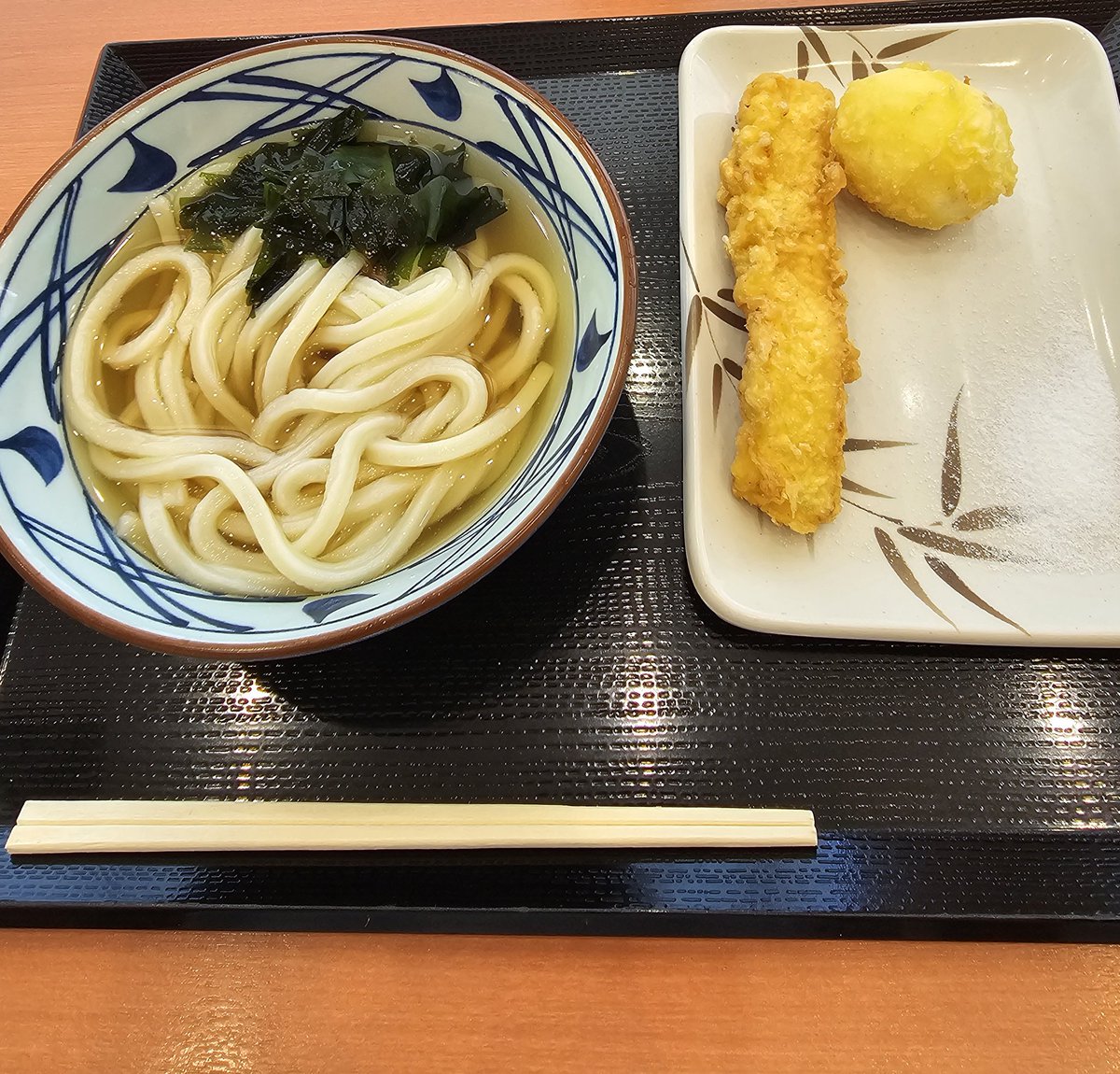 erkrerkre's tweet photo. Ψ(・ω・ )Ψ
丸亀製麺
かけうどん冷
⏩半熟玉子、いか
社割で150円引き(*•̀ㅂ•́)و✧

#Instagram 友達募集中🙄
⏩プロフにLinkあり︎🌟
#ごはん部日誌
#丸亀うどんプリンが新登場 https://t.co/98wlQVIkCT