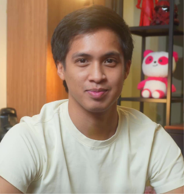 offcourtbd's tweet photo. another foodpanda ad 🛵🩷

andrei in a plain white shirt >>> https://t.co/UNOrjVia9u