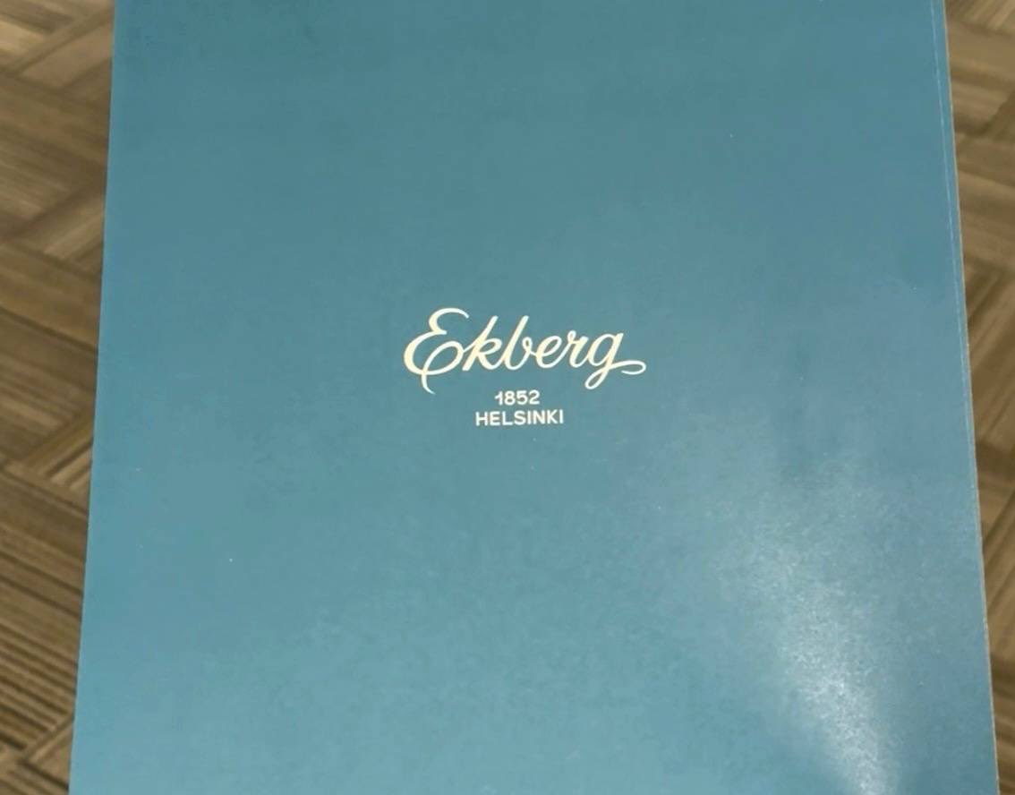 lifte_official's tweet photo. 🇫🇮 フィンランド・ヘルシンキの老舗ベーカリー＆カフェ「Ekberg（エクベリ）」が、日本初の常設店を新宿伊勢丹にオープン🎉

さっそく行ってきました！

看板商品のシナモンロールやクッキーなどが並び、日本で気軽にエクベリの味を楽しめます🥐✨

北欧好き・パン好きは要チェック😋

#フィンランド https://t.co/W9X1m7iXwv