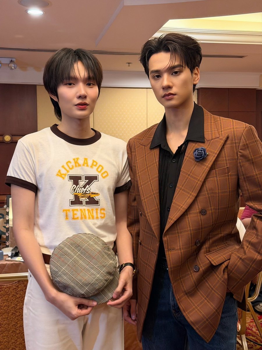 primchi_'s tweet photo. น้ำปิงใส่เสื้อตัวเร้กมากกกก แต่เสื้อยังดูหลวมอยู่เลยย ชีตัวเล็กจริง ๆ แต่ไม่รู้ทำไมชีดูเป็นคนเจ้าเนื้อนิ่ม ๆ โครงก็เล็ก หรือเพราะตัวสูง แต่ความจิงชีผ๊อมผอมนะ งง ชีแฟ่บชีพองได้เหมือนโอ๋เอ๋เหรอ https://t.co/VfVP0vi10D