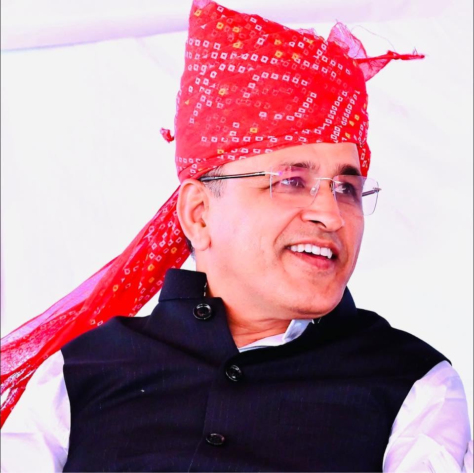 SaranJasaram's tweet photo. आदरणीय सांसद श्री @UmmedaRamBaytu जी,
आपको जन्मदिन की हार्दिक बधाई एवं शुभकामनाएँ।
ईश्वर आपको उत्तम स्वास्थ्य, दीर्घायु, सुख-समृद्धि और निरंतर जनसेवा की शक्ति प्रदान करें।
आपका जीवन सदैव सफलता, सम्मान और जनकल्याण के कार्यों से परिपूर्ण रहे।
जन्मदिन की हार्दिक शुभकामनाएँ! 🎉🎂 https://t.co/9KVOlg7KLR