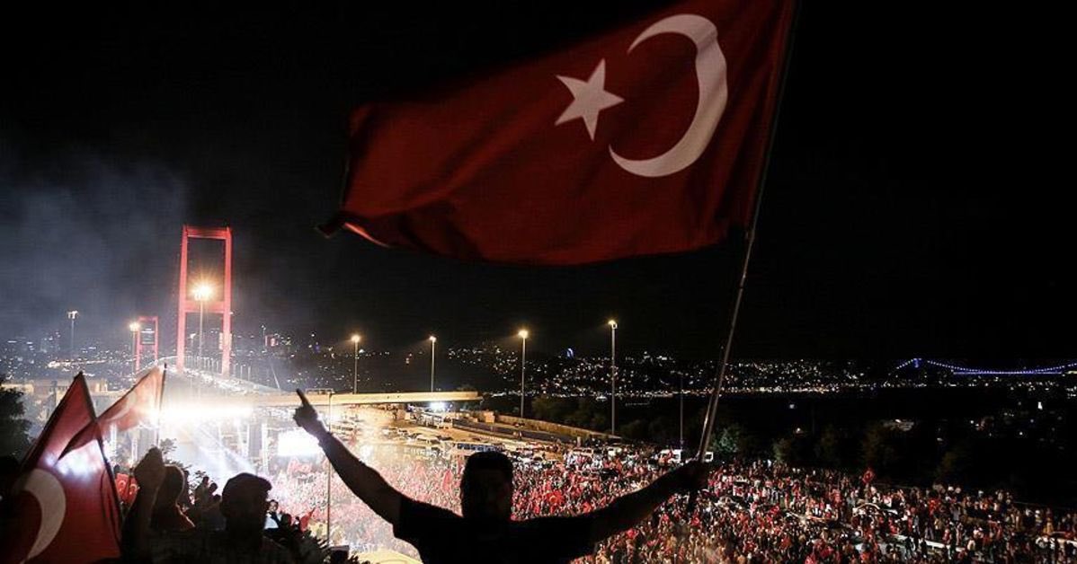 sadullahcekic's tweet photo. “
15 Temmuz, ‘ülkeyi bu hainlere bırakmayacağız’ diyerek canını siper eden halkın destanıdır.

Vatanı ve Bayrağı için can veren 15 Temmuz Şehitlerimizi Rahmet, Gazilerimizi minnetle anıyoruz🇹🇷 https://t.co/zXxAZd3sri