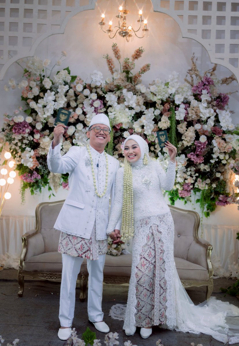 mutiakhrnssa's tweet photo. Siapa sangka aku menikah dengan orang yang aku kasih SP di 2019.

Ternyata semuanya bukan hanya sebuah cerita kebetulan, ga ada sedikitpun terbesit bocoran kalo orang itu akan jadi suamiku. 

bukan hidup namanya kalo mudah ditebak 🌊

• Semoga kita bisa menjadi tim yang baik 💗 https://t.co/Ge3ckThfya