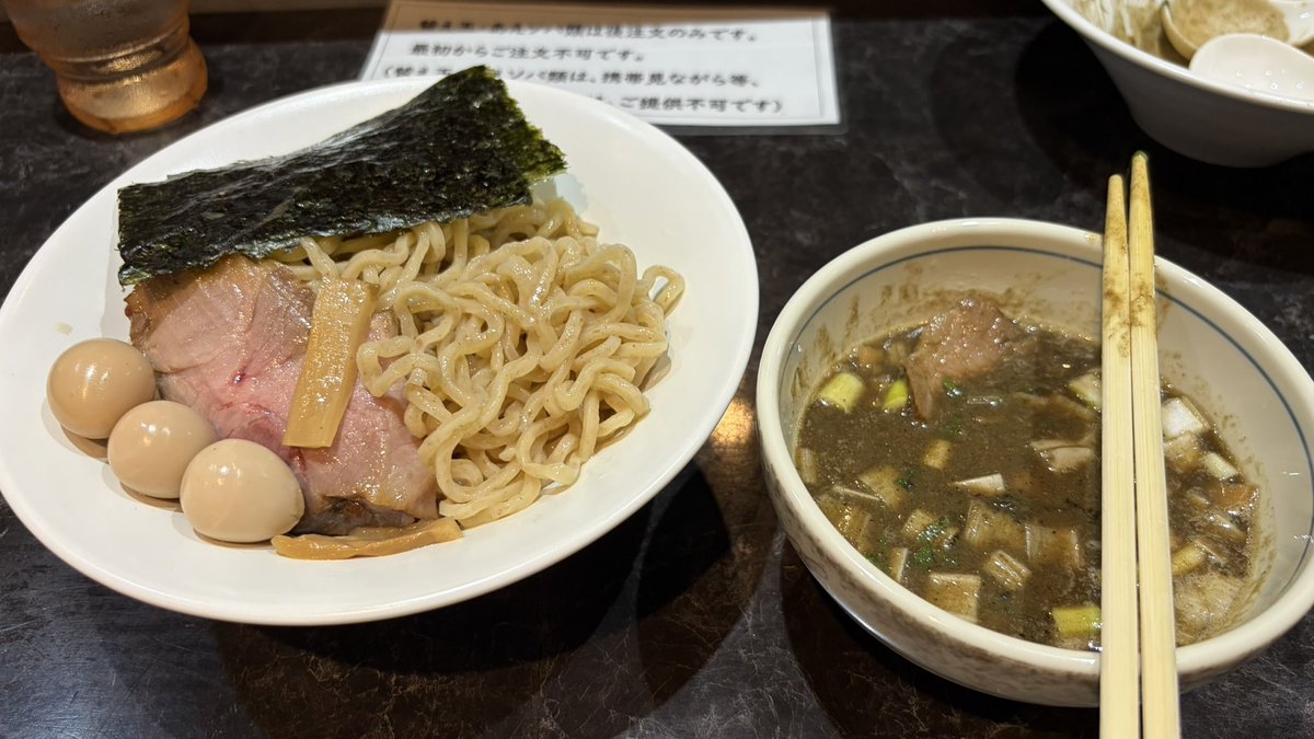 kintama_kitty's tweet photo. にぼ乃詩
濃い煮干しそば
山椒煮干しつけそば濃いめ
まじで美味すぎる〜‼️2杯食いしてしまった腹パン https://t.co/FVMCQsEgy7