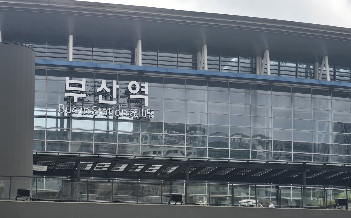 Becky_Identity's tweet photo. 부산왔어요! 🚅 https://t.co/DLK5ZzZPfD