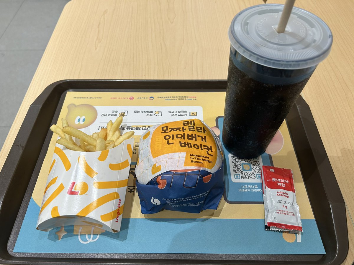 irohakpop's tweet photo. ロッテリア🍔
日本も高いけど韓国も高いね…
12000ウォン

これから東京帰ります🛫 https://t.co/GP4igzlAeo