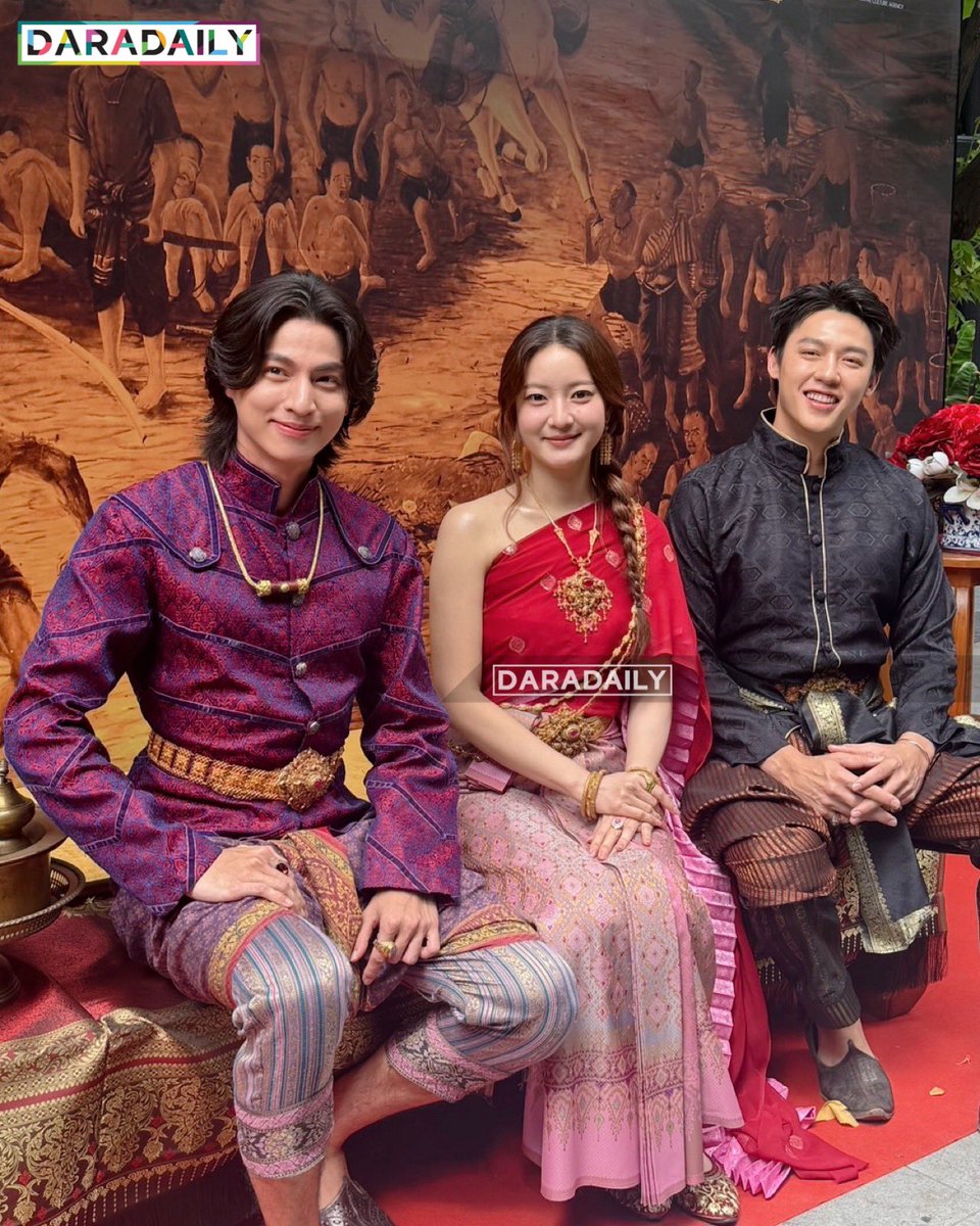daradaily's tweet photo. งือออ เข้าใจแล้วค่ะ ทำไม “นางวันทอง” ถึงสองใจ 🫣 ขุนแผนก็หล๊อหล่อ ขุนช้างก็น่าร๊ากกก เป็นใครก็ต้องอยากเก็บเธอเอาไว้ทั้ง 2 คนนน 555555555 😆🥰 

#กลัฟคณาวุฒิ #อิ้งค์วรันธร #หมากปริญ #gulfkanawut #inkwaruntorn #mark_prin #อัศจรรย์วันทอง #InTheNameOfLove #daradaily #ดาราเดลี่ #ข่าวบันเทิง