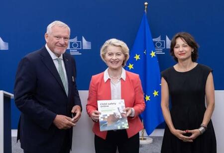 CEOInsightsEU's tweet photo. EU Pushes 'Non-Addictive' Social Media for Youth
Read More: https://t.co/zcki6APUZN
#EuropeanUnion #digitalplatforms #influencermarketing #EuropeanCommission https://t.co/DPJJ7xEGPH