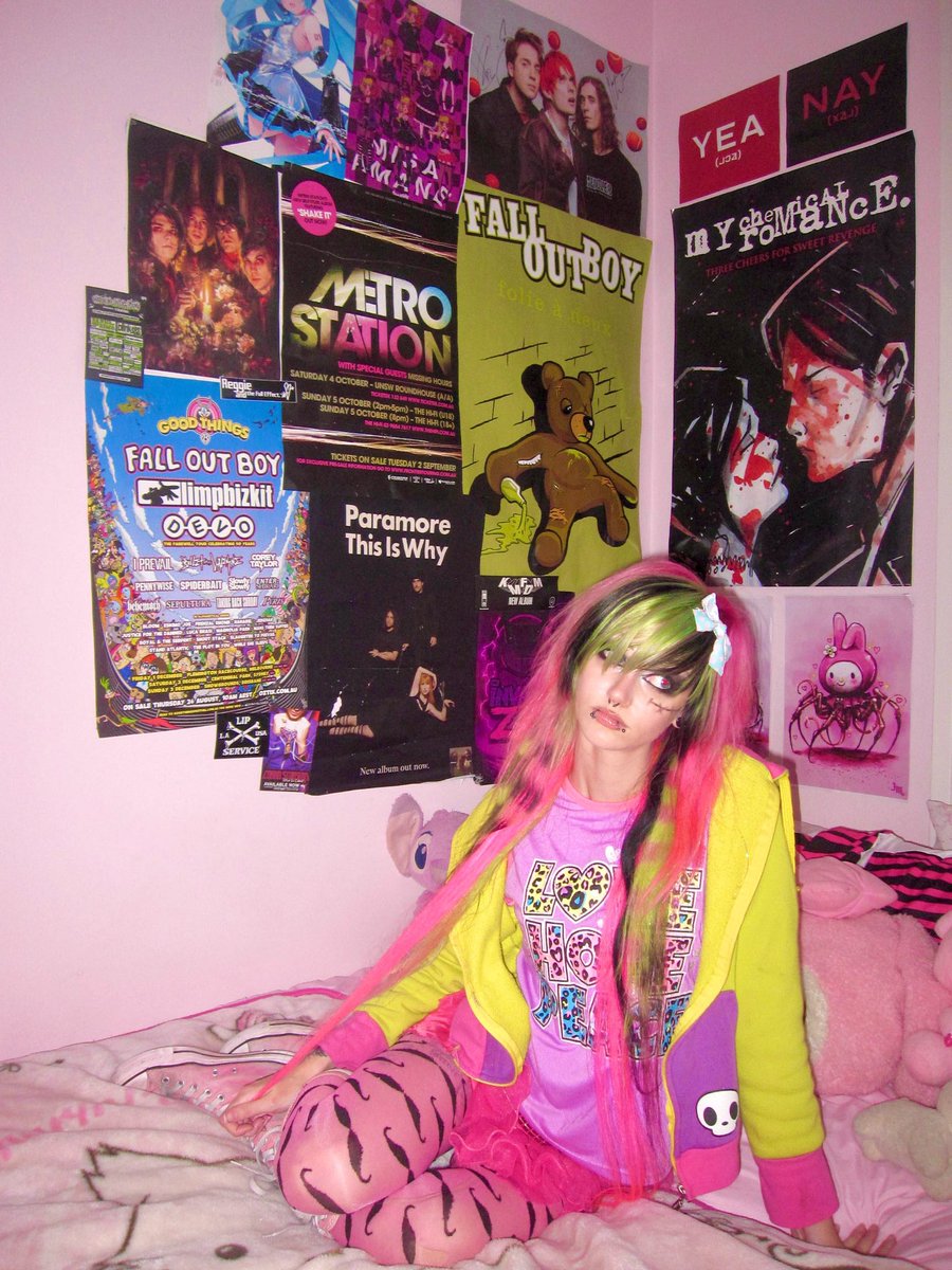 ROSIISWTCHBLADE's tweet photo. so sweet i’ll rot ur teeth :3 #myspace https://t.co/AH0nHNJ72d