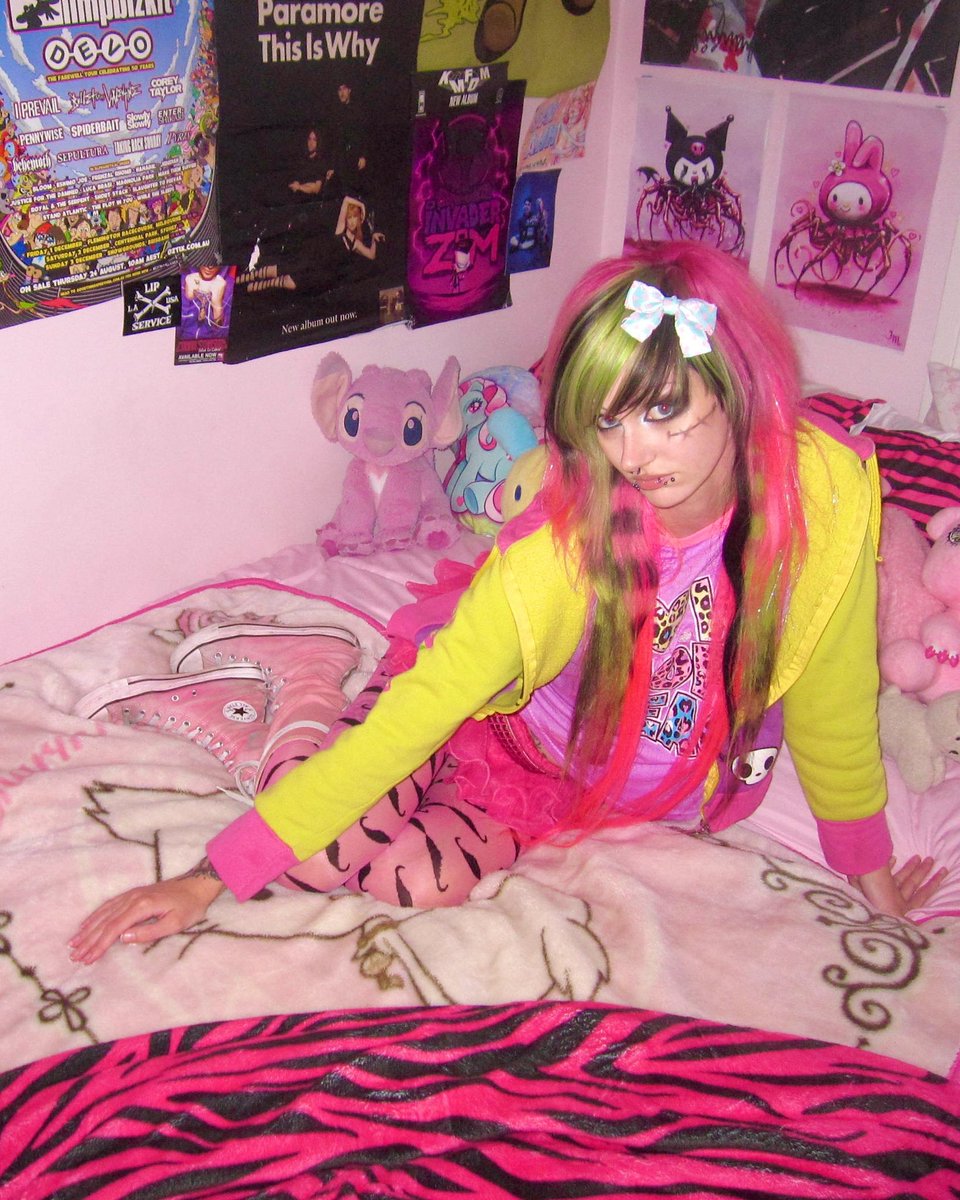 ROSIISWTCHBLADE's tweet photo. so sweet i’ll rot ur teeth :3 #myspace https://t.co/AH0nHNJ72d