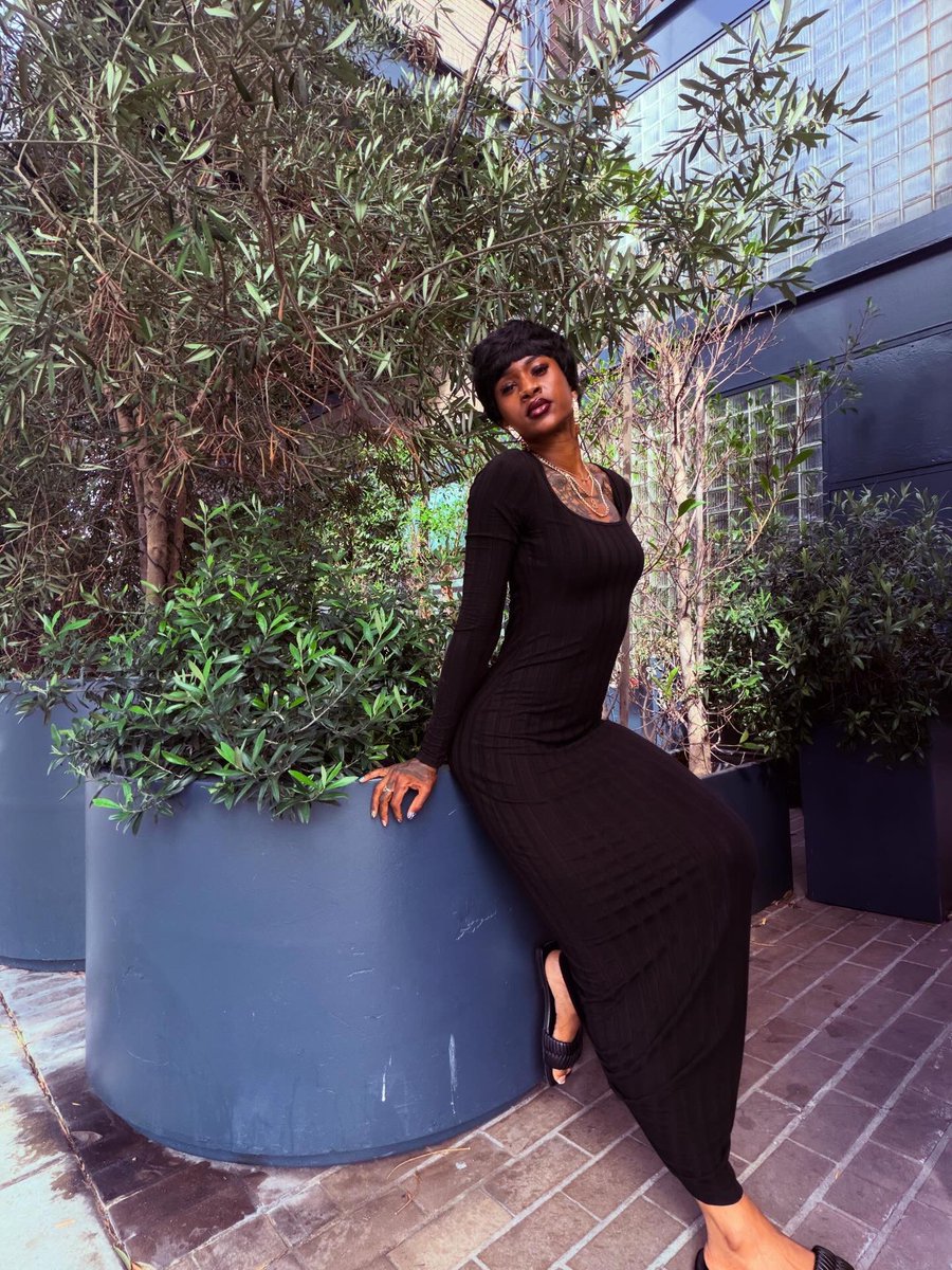 MelaninMnRoe's tweet photo. Switch my wigs, make em feel like he cheating 😜 #AAHHHH 👅 
All my pretty bitches follow me on IG 
@xo.Brownsugv https://t.co/DFzNJ5dSI0