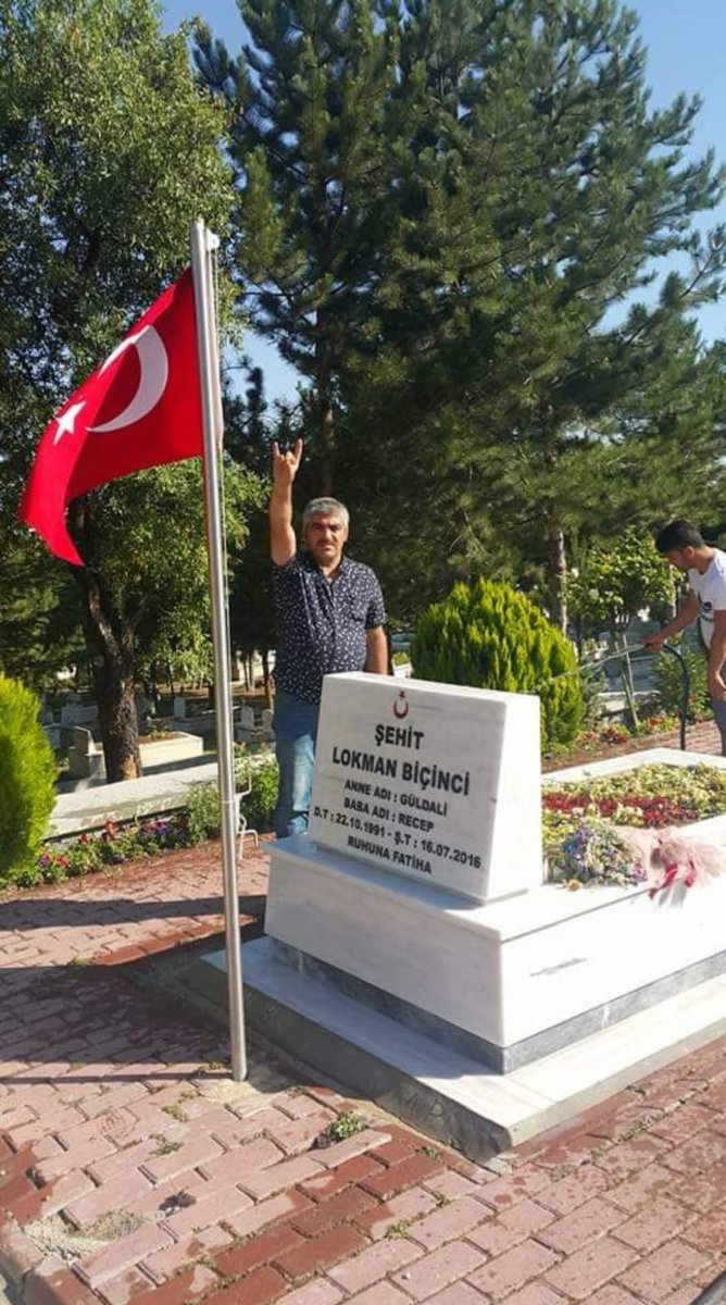 MuratHanMHP's tweet photo. 12 Eylül'de Bizim Çocuklar kazandı diyorlardı 
Çok şükür 15 Temmuzda onların gayri meşru Çocukları kaybetti. 
Şehadetin mübarek olsun yiğidim
#15Temmuz #ŞehitLokmanBiçinci. https://t.co/6vGhuaCP7W