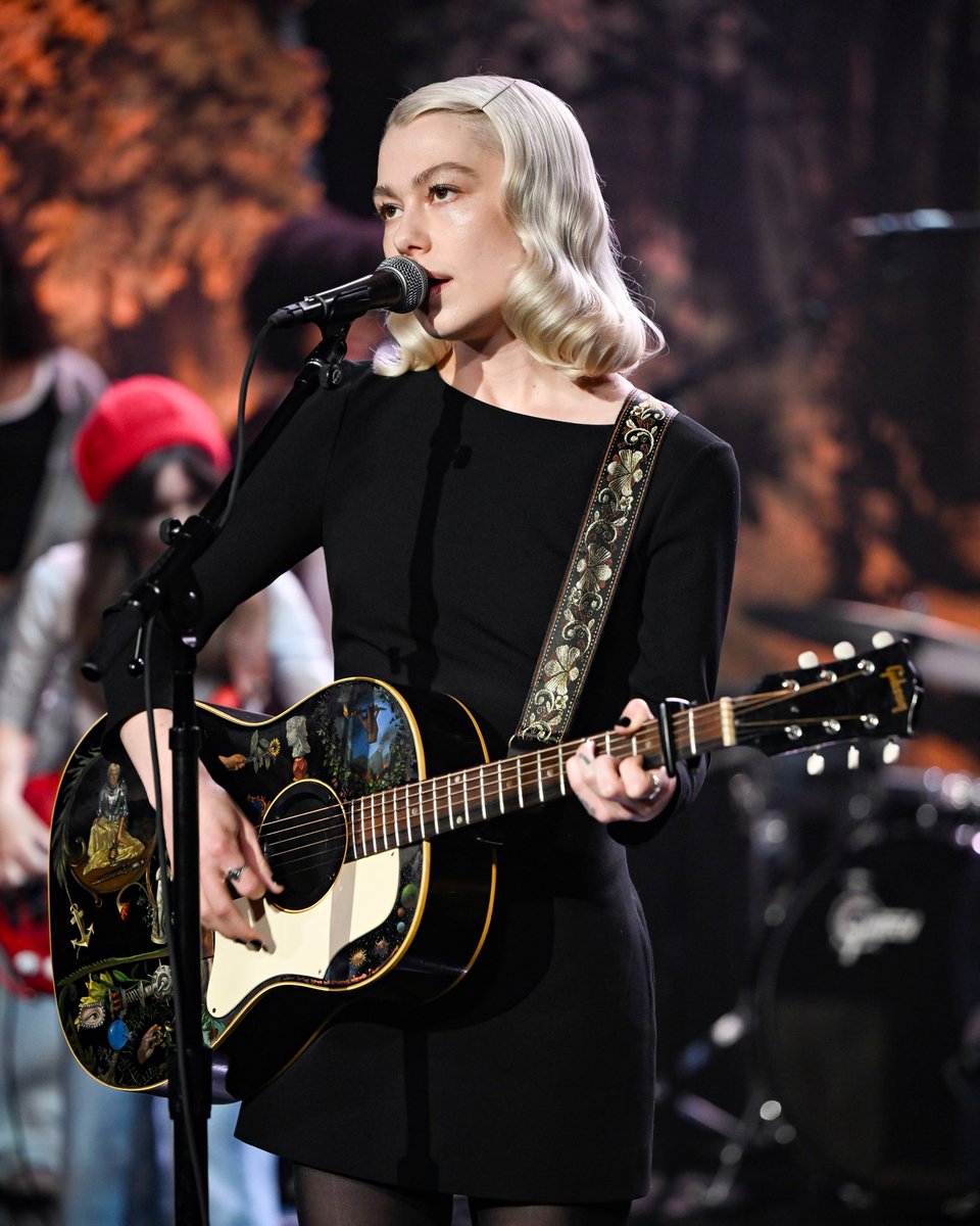 boygeniussource's tweet photo. Phoebe Bridgers made a surprise appearance on The Tonight Show with Jimmy Fallon to perform the TV debut of her new song “Lost Boys”! 
via fallontonight on Instagram https://t.co/zeRtxspqJd