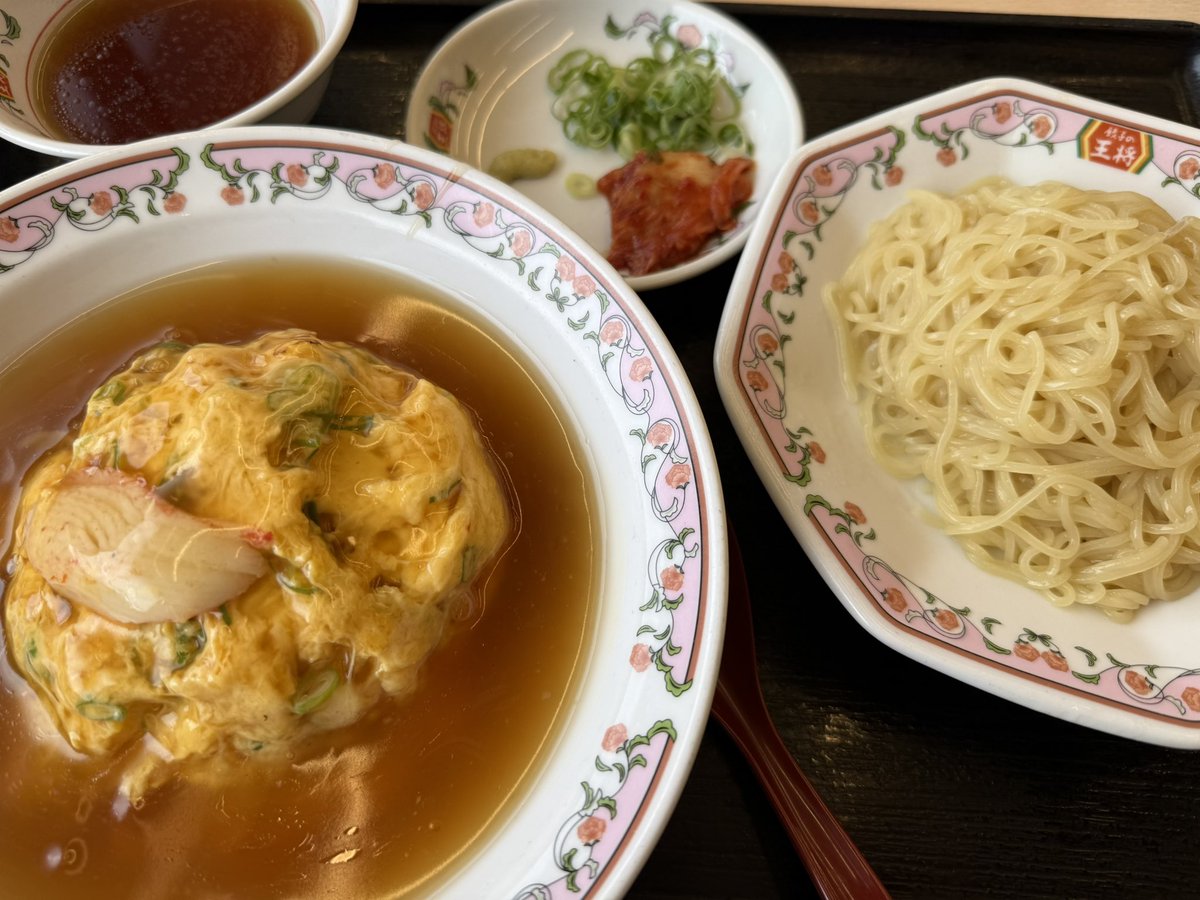 mt20110624's tweet photo. 西院あたり湿度60%オーバー
蒸し暑くて萎える
季節限定の
"夏の天津飯セット"
店によりけりかもしれんけど
麺ぬるいし
更に萎えた
(@餃子の王将in 右京区西院,京都市) https://t.co/Mo8dsc6pT5