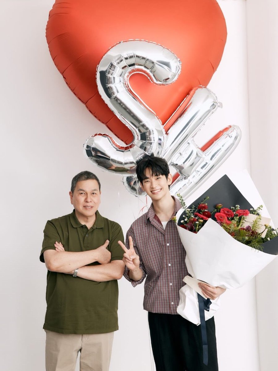 soowon_squad's tweet photo. The wait is over. Kim Soo Hyun is back! ❤️ 🔥

Our hearts are so full! Thank you, BENCH, for believing in Kim Soo Hyun and welcoming him home with so much love. This moment means everything to us! 🥹

(via @bcbench/IG) 

#KimSooHyun 
#BENCH https://t.co/fuwI1WORrs