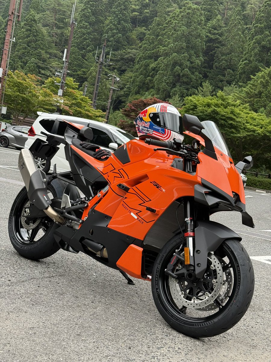 d_veltecs94's tweet photo. 聖地巡礼してます。乗り味最高！！

inスパ羅漢　ログイン！

#KTM
#990RCR
#ReadyToRace https://t.co/k0QXyPoHzO