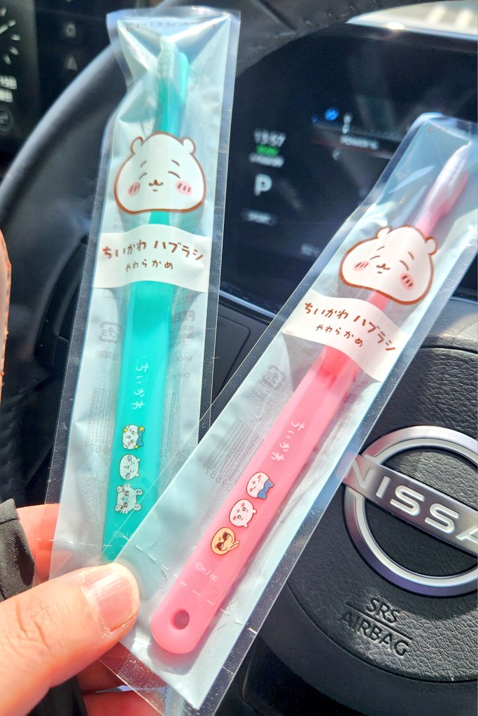 ayasu342's tweet photo. カンカン照りの中…(｡⌓°꒷꒦⎞

休憩中に歯医者へ行ったら🦷❤

今日から発売なんだって〜やったぁ( ･̀ꈊ･́ )🫶

#ちいかわ https://t.co/N0rx6ZvsNR