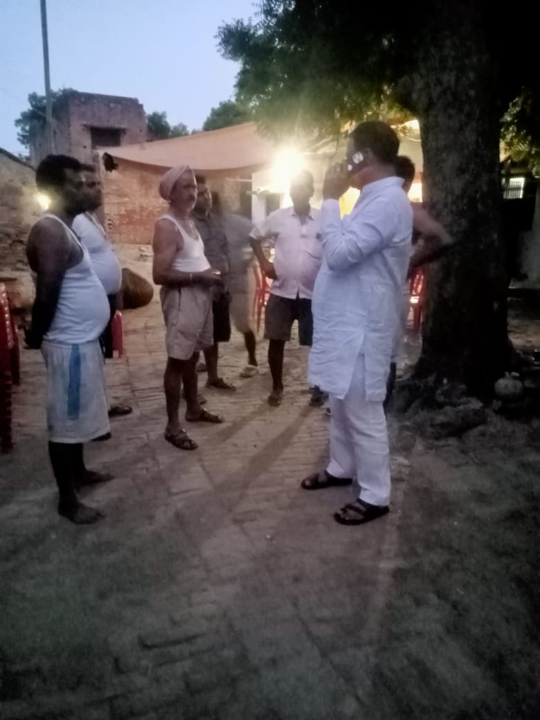 45pintusingh's tweet photo. निज ग्राम रामगढ़ निवासी पारिवारिक सदस्य श्री चंद्रभान सिंह जी के दुःखद निधन का समाचार प्राप्त होने पर उनके आवास पहुंचकर शोक संवेदना व्यक्त किया एवं परिवारजनों से भेंटकर उन्हें ढांढस बंधाया... https://t.co/8BQLA1LRqq