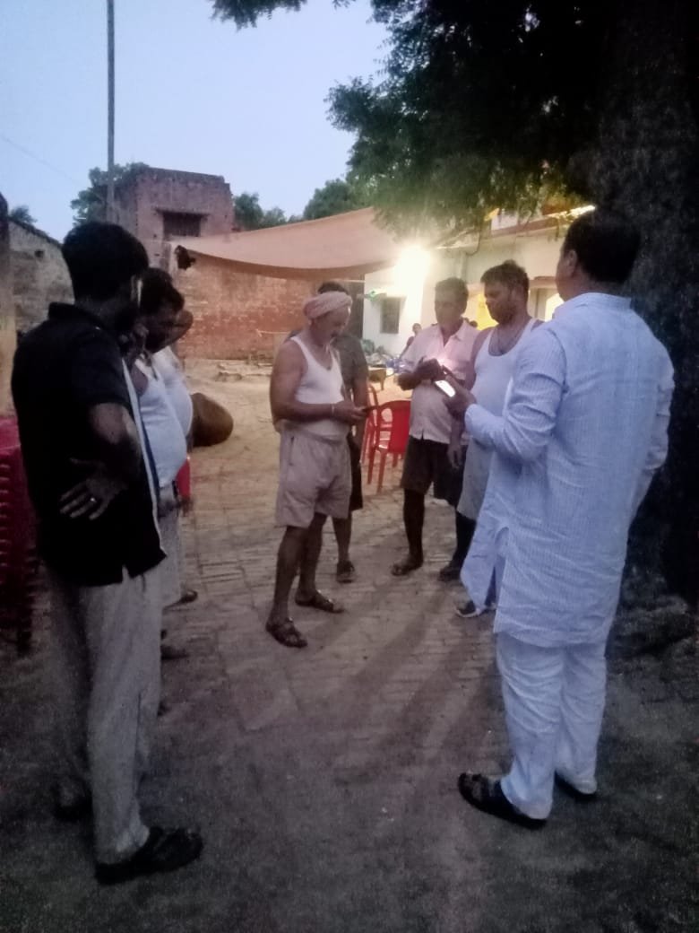 45pintusingh's tweet photo. निज ग्राम रामगढ़ निवासी पारिवारिक सदस्य श्री चंद्रभान सिंह जी के दुःखद निधन का समाचार प्राप्त होने पर उनके आवास पहुंचकर शोक संवेदना व्यक्त किया एवं परिवारजनों से भेंटकर उन्हें ढांढस बंधाया... https://t.co/8BQLA1LRqq