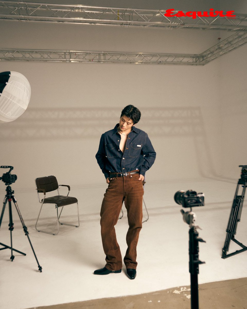 Esquire_Th's tweet photo. #EsquireINTERVIEW • “การเปิดตัวเป็นศิลปินคนแรกกับค่าย GLIIDE ซึ่งเป็นค่ายระดับโลกนั้นทำให้ผมรู้ว่าการใช้ชื่อ ‘ปอร์เช่’ ซึ่งเป็นชื่อเล่นจริงๆ ของผมนั้นอาจจะทำให้เกิดความเข้าใจคลาดเคลื่อน"

SVRN wears Dolce &amp; Gabbana and Calvin Klein.

#EsquireTHJUL26
#SVRN
#EsquireThailand https://t.co/DqSEK7hZVK