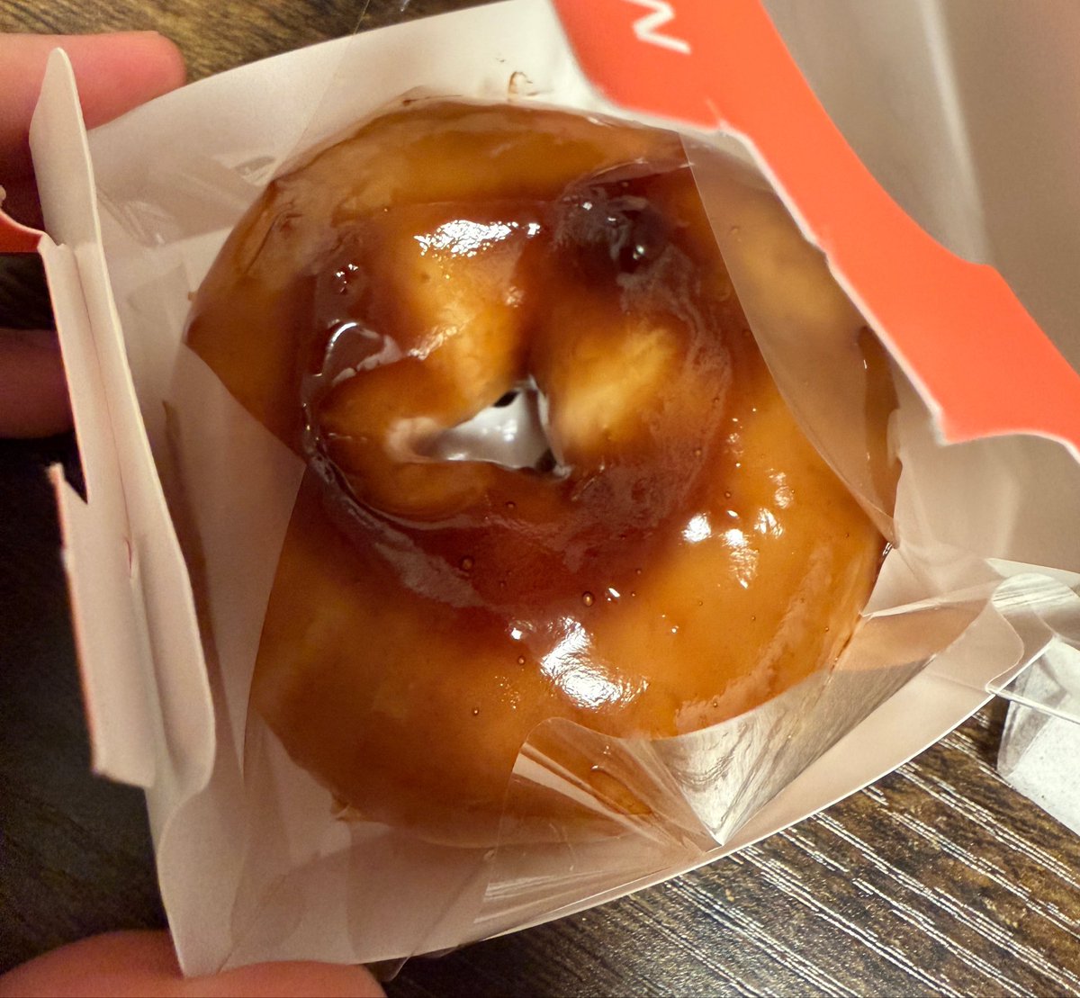 Shiru_eo4by's tweet photo. 話題のやつ食ってみた
ポン・デ・リングの属性比率を
餅1:ドーナツ1としたら
もっちゅりんは
餅2:ドーナツ1やな
そして上歯茎に少しまとわりつく
うまいけど
しるはポン・デ・リング派かな https://t.co/6CVYuZzqvy