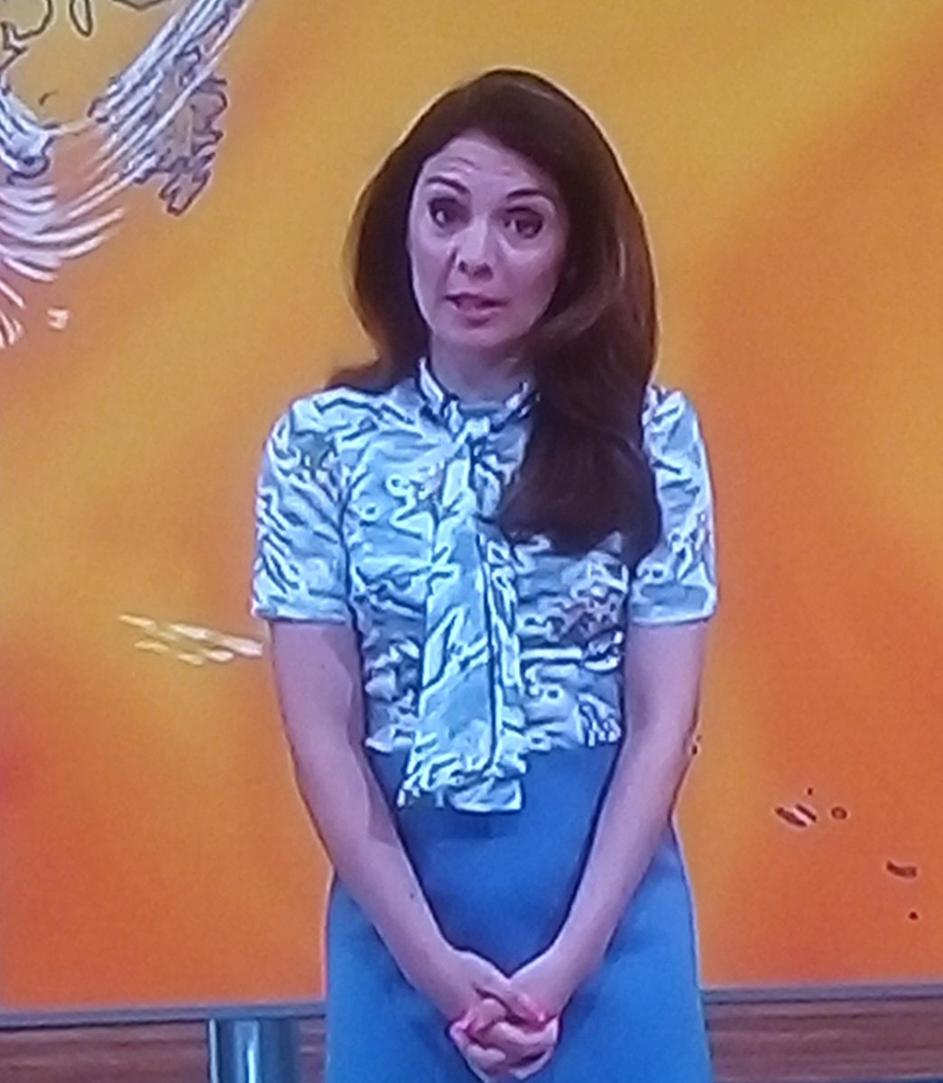 newsladies1's tweet photo. Laura 😍 https://t.co/aaIffsbS7D