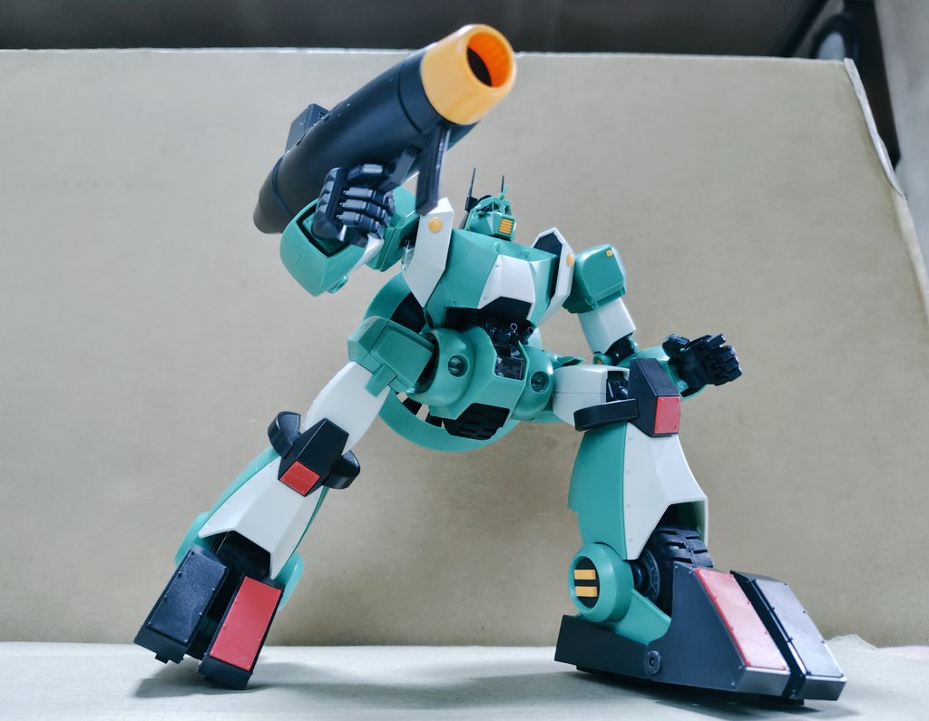 yamachanz's tweet photo. R3ウォーカーギャリア、プラモなのに合金トイみたいなズッシリ感。まる一日触って動かして眺めてました。他にもブイレックス、ロボコップ２と、なんかここんとこデカくてゴツいゴリラ体型なロボットばかり作ってるなあ(笑)どれもかさばる〜！あ、ゴリラといえばのスラングルまだ買ってなかったっ！ https://t.co/qBZA7gZ4Cp