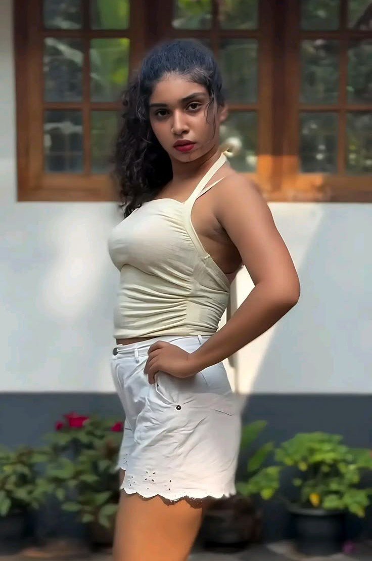 vishalisissy's tweet photo. My roommate secretly giving me estrogen on food.

I didn't notice anything he used to fuck me everyday 

Sudden day I wear a cut baniyan and trousers and walking infront of him

He: finally u have boobies in few days u gonna have big booty too

My estrogen pills is working well https://t.co/fzysmk7T6V
