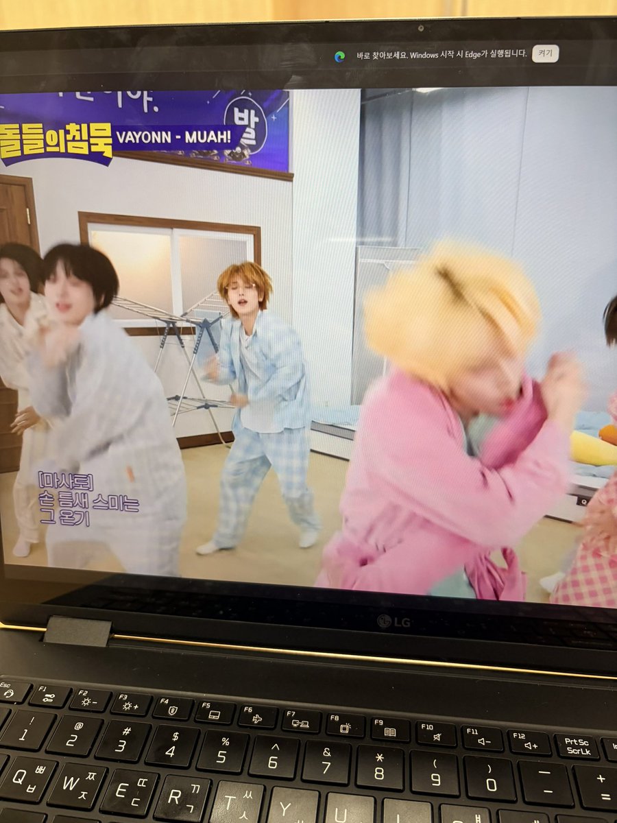 _masato21's tweet photo. 방송부 권력 남용 좀 하겟습니다…
(오빠들 미안 내 사진 실력이…) https://t.co/B67YnKQ6cM