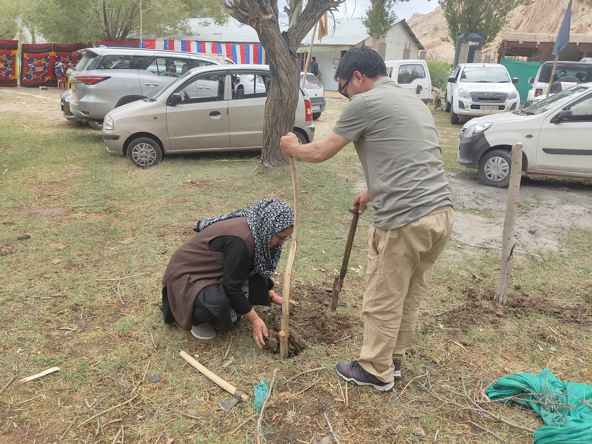 DRC_Leh's tweet photo. 🌱 A plantation drive was organised at Shey Service Cooperative Society , contributing towards a greener and more sustainable Ladakh. 🌿
#GreenLadakh #Cooperatives #PlantationDrive
@lg_ladakh 
@ashishkundra 
@ddnewsladakh https://t.co/urpM7QxaT5