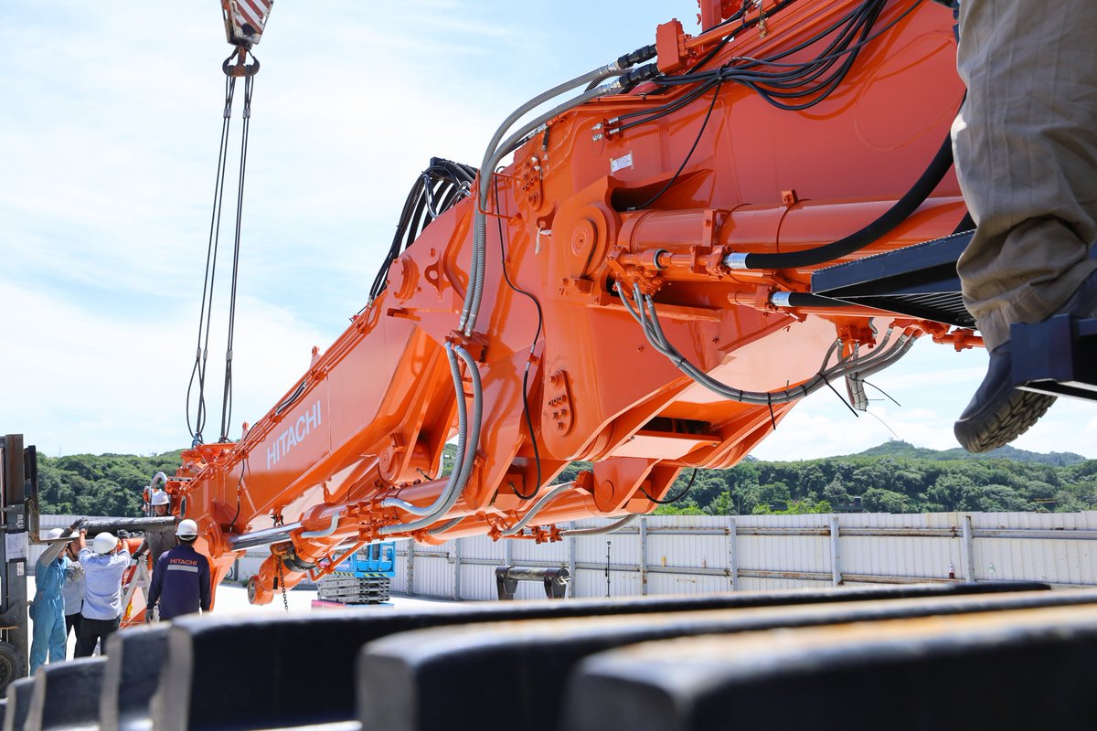 情報解禁 日立建機 ZX1800K組立
