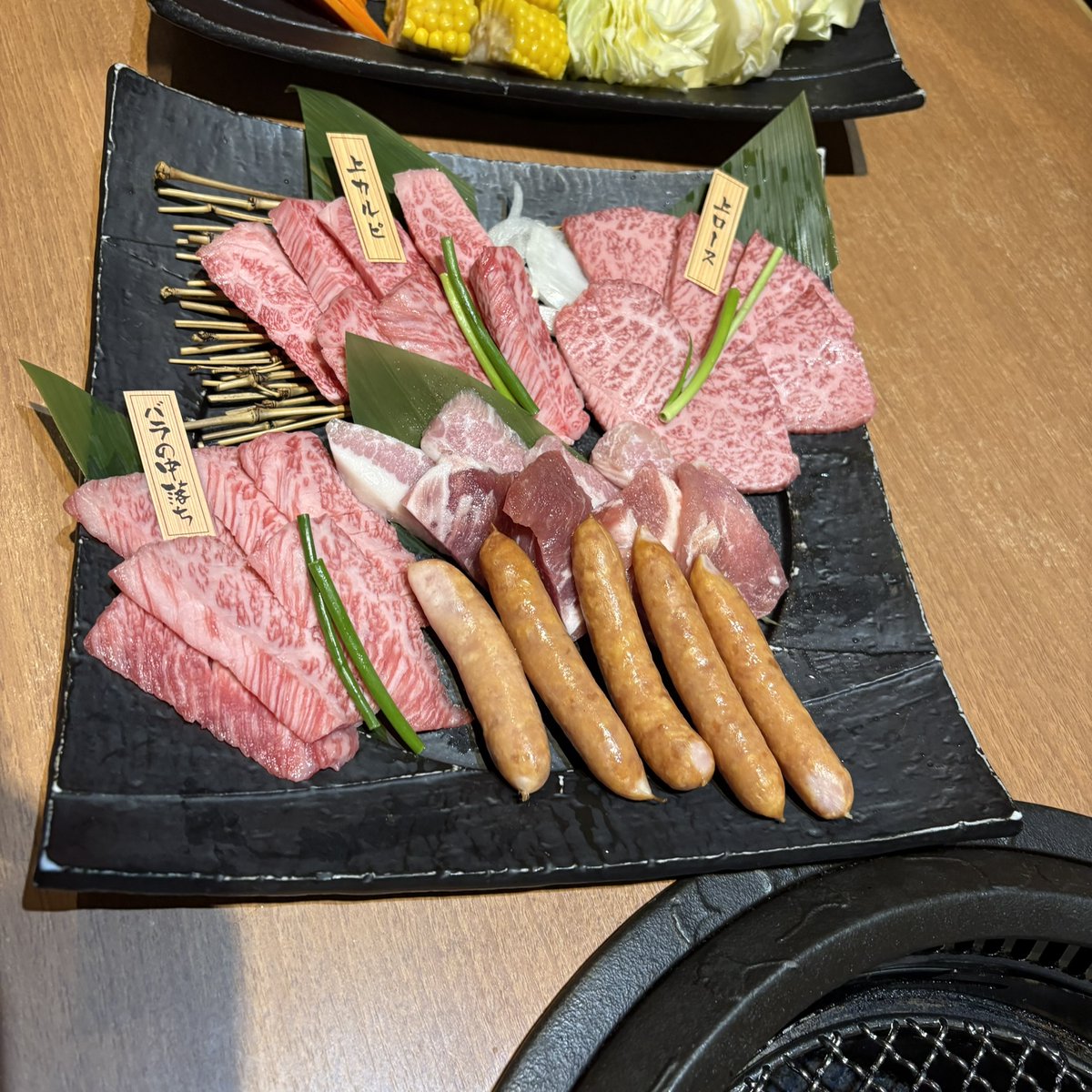 kozy_1221's tweet photo. 暑さを吹き飛ばすには体力を付けないと…
#焼肉 #焼肉ディナー #焼肉グルメ https://t.co/nImW4ZDIdo