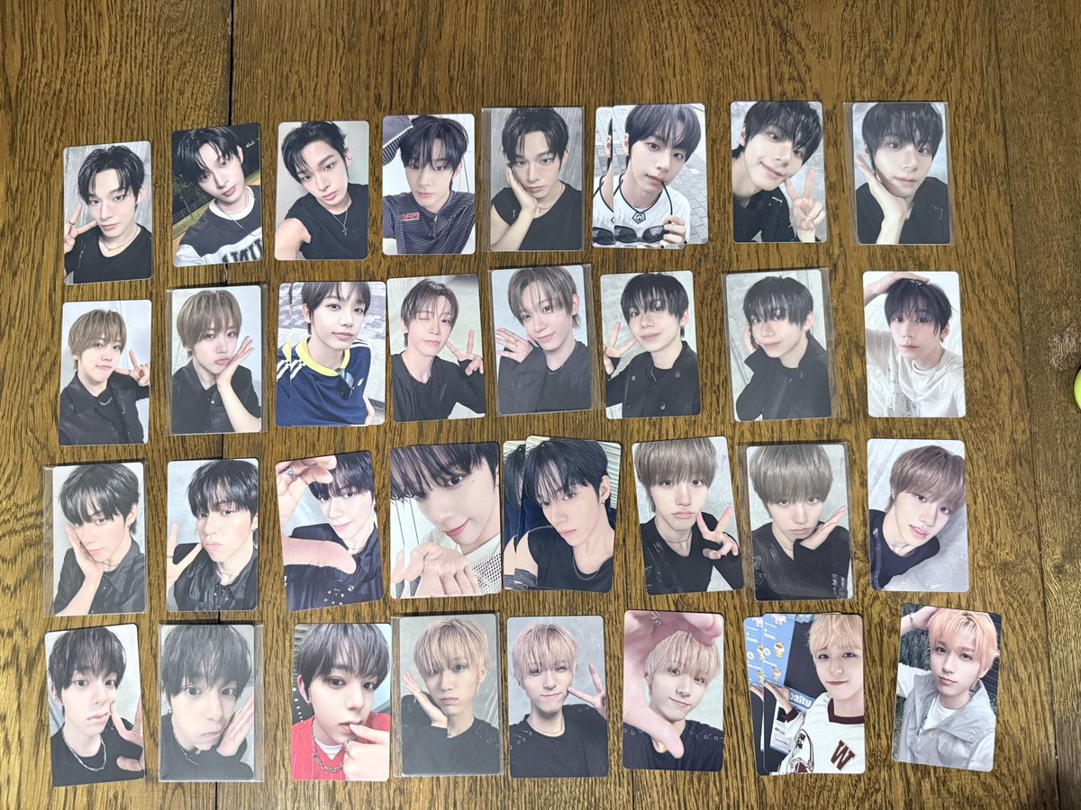 022_bri's tweet photo. Ang wild ng nakuha kong photocards from the albums😭😭

Love ako ni Eyel this comeback🙂‍↕️🩵

#Ahof  #RUN_TO_YOU  #아홉 https://t.co/NSA3cTS8o6