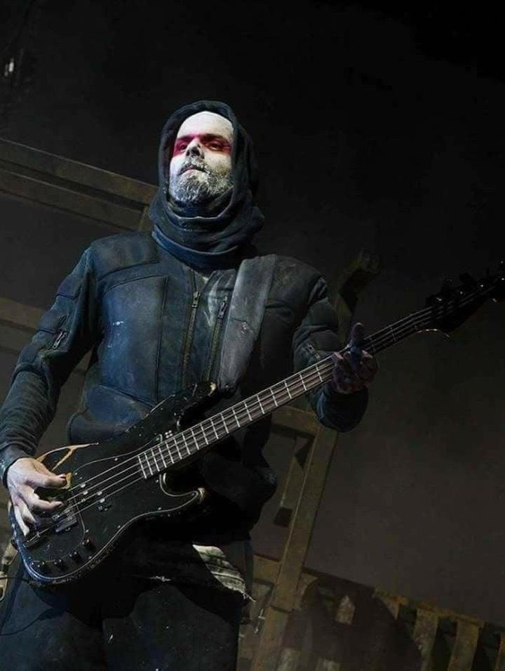 annievonanders's tweet photo. Oliver Riedel Rammstein https://t.co/4oIuvPaecA