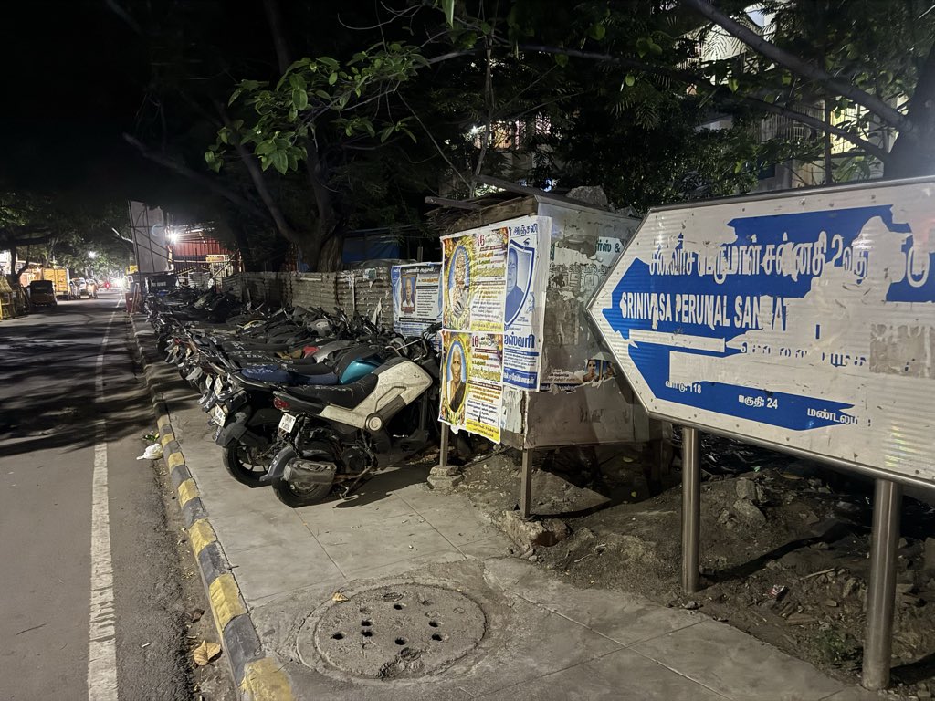 jsadvocate55's tweet photo. @CMOTamilnadu @tnpoliceoffl @chennaipolice_ @ChennaiTraffic @chennaicorp @TVKPartyHQ platform encroached by E2 Royapettah police, Chennai 14. opposite to Gopalapuram play ground  it’s a school zone no action taken. It’s violating the constitutional right to talk. Need action. https://t.co/XZrN7E4g7m