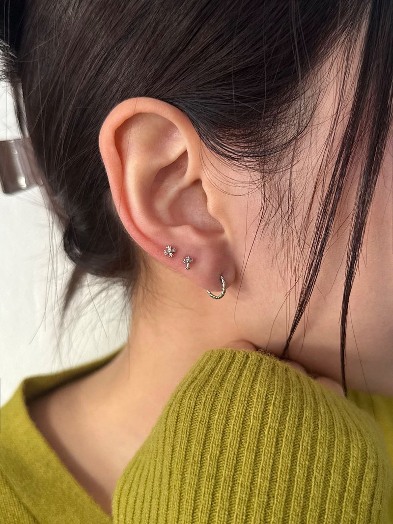 andus__'s tweet photo. cross piercing (🫧younglong)

ราคาต่อชิ้น มัดจำ 50 บาทคับ https://t.co/T0KlykAK0A