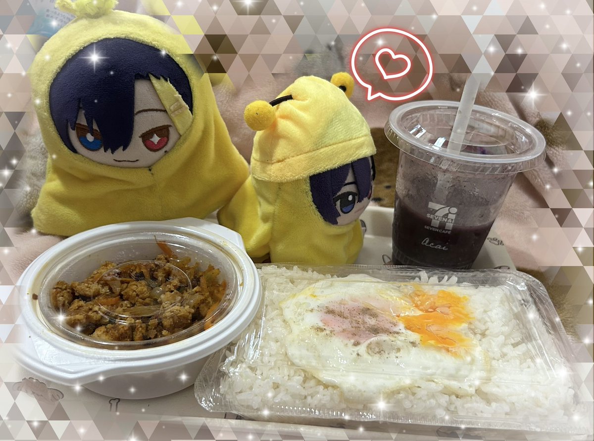 milquiri's tweet photo. #ねぇだいくん
#だいくんくったよ

今日のお昼ご飯♡

近所のインド料理屋さんの
ガパオライスをテイクアウトして
セブンのアサイーバナナスムージー
と一緒にいただきました😋

辛さ中辛にしたけど
けっこう辛かった🌶️🥵~~ https://t.co/Qyp9XFe9Lu