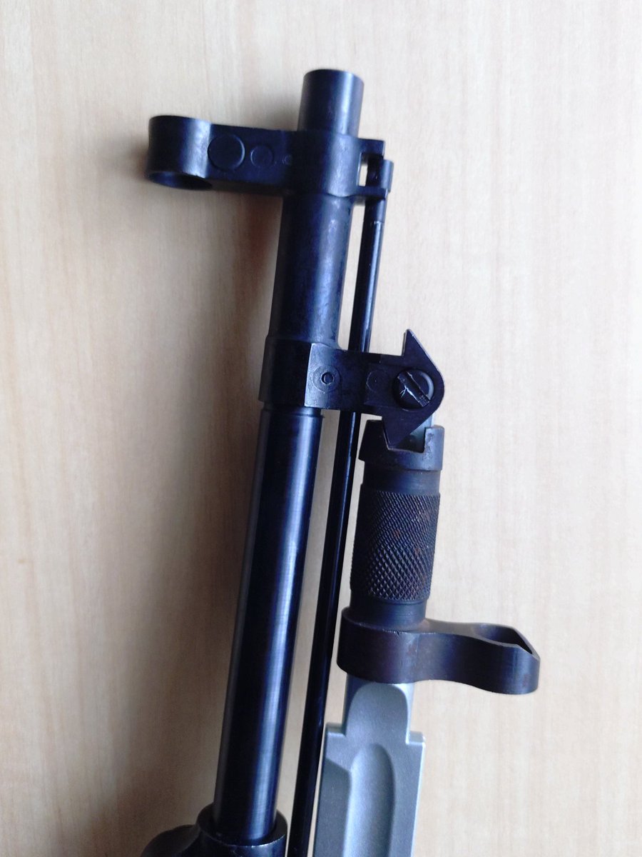 Koichi1949's tweet photo. プラ銃剣の根元削ったら実パーツ装着できたわ https://t.co/9eyUPjjso9