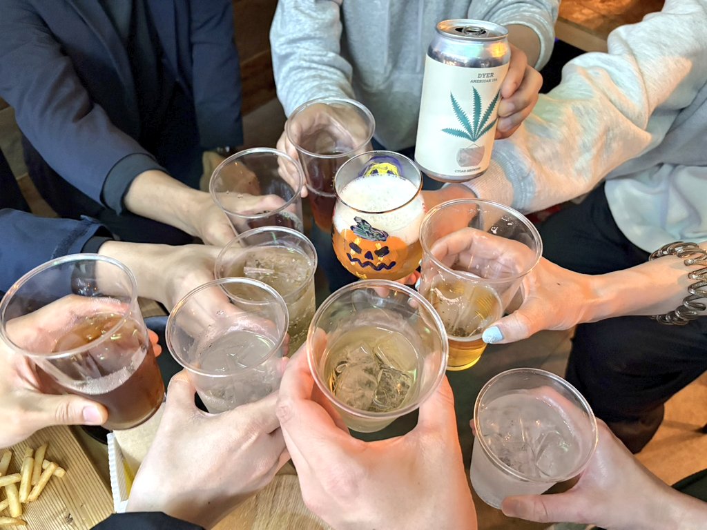 LoveROCKjp's tweet photo. 来週金曜日(24日)19時30分開始
ラブロック飲み会@池袋🍻

今月のみ第3金曜日ではなく、イレギュラーで第4金曜日となります😊

参加ご希望の方はラブロック公式オープンチャット登録かDMにて！🙆
夏フェス参戦される方のご参加待ってます！
#邦ロック好きな人と繋がりたい
#邦ロック好きと繋がりたい https://t.co/Xodo8X5qzk