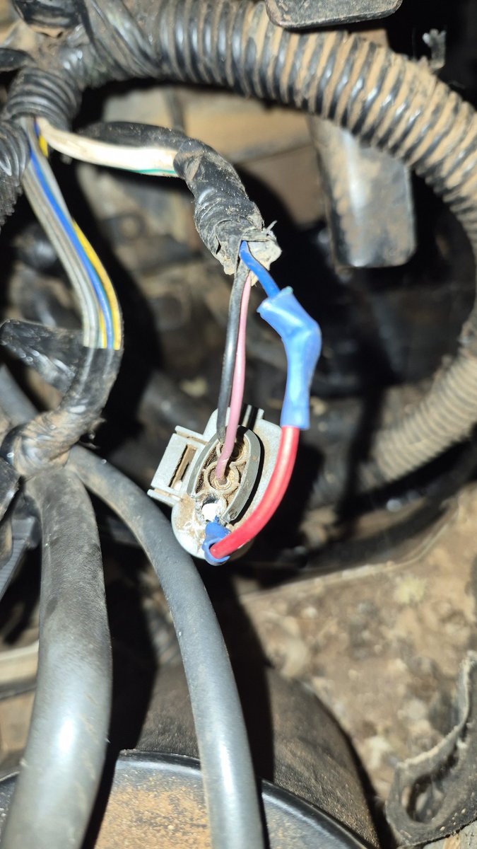 plotterseen's tweet photo. After spending R2500.00 on new parts!!! This was the problem broken cam sensor cable! F%$k my life!!! https://t.co/wR46jSu0jX