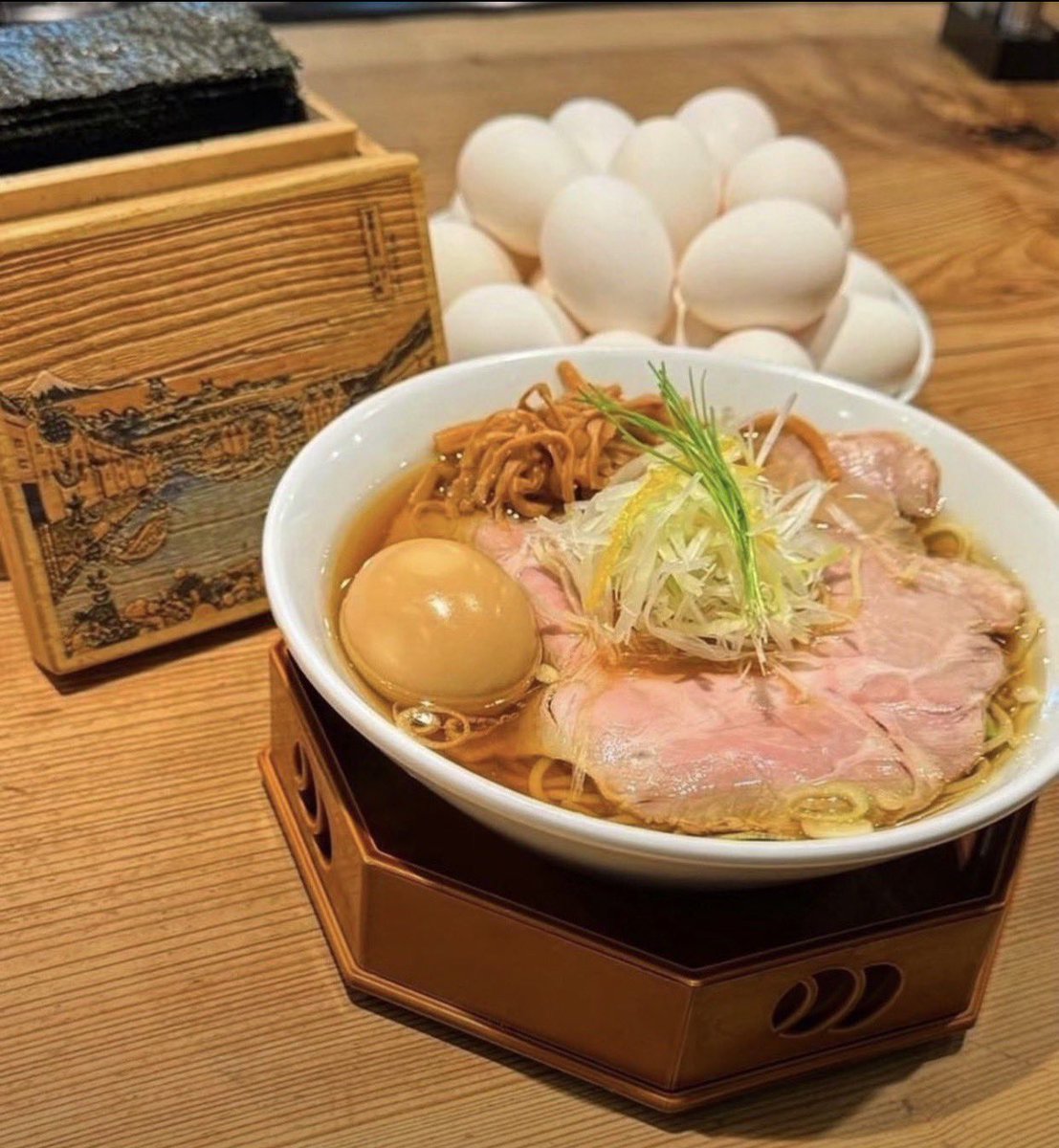 kaneda_0322's tweet photo. 煮干し醤油ラーメン🍜＆黒毛和牛ご飯🥩

魚介の旨みたっぷりのスープ×コシのある麺！

贅沢な和牛ごはんもぜひ🍚🔥

生卵＆海苔は食べ放題🥚

太麺・細麺選べます👌

ご来店お待ちしてます！

⏰月-金：11:00-22:00
土日祝：11:00-21:00
🚃東京駅徒歩1分
📍KITTE丸の内B1F https://t.co/WLrHcEiQyQ